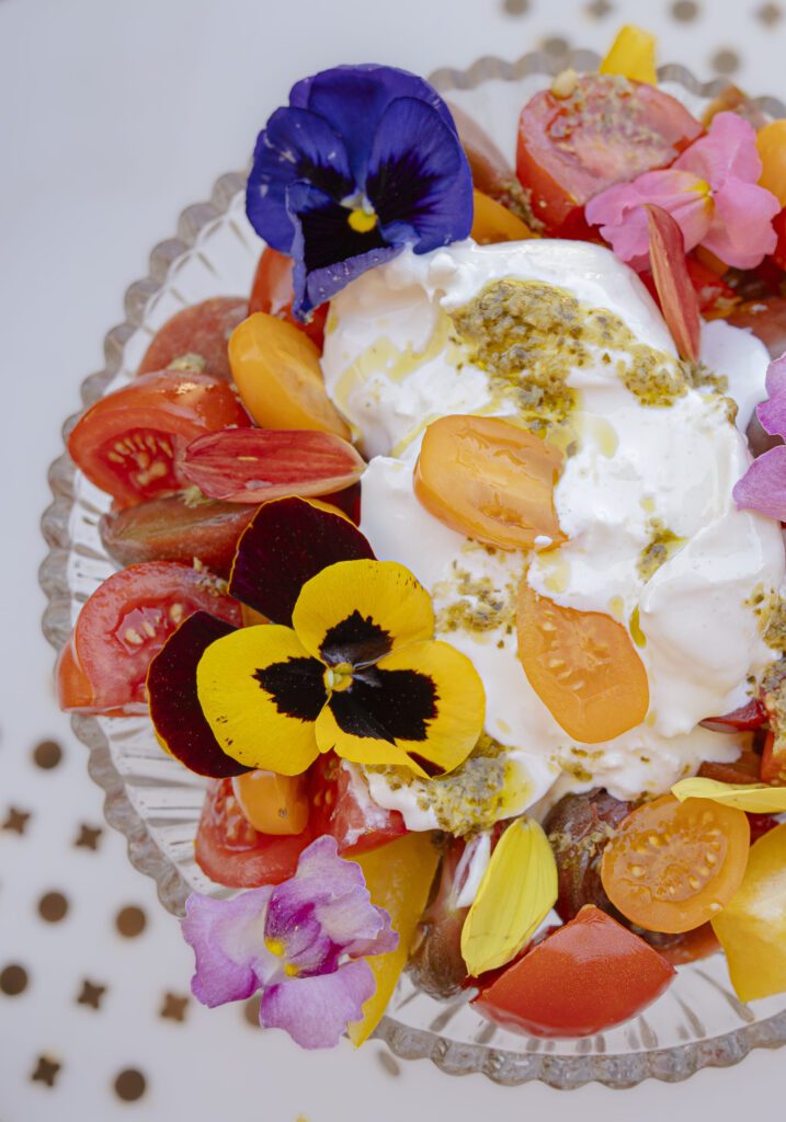 Salade pour un brunch, vaisselle vintage