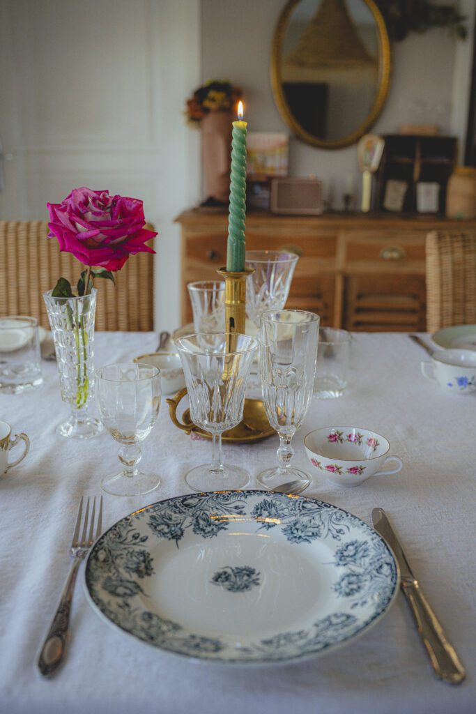 Location vaisselle vintage dépareillée pour mariage albi tarn